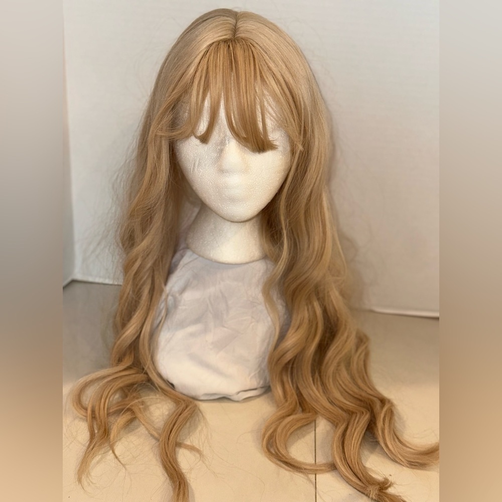 Long Wavy Blonde Wig ๐ฉท - Picture 3 of 8